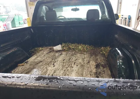 2005 Chevrolet Silverado 1500 Work Truck z USA, uszkodzony, nr VIN 1GCEC14X35Z354401